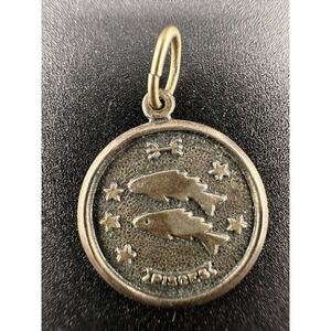 Vintage Beau Sterling Silver Pisces Zodiac Pendant Charm 056 (37)